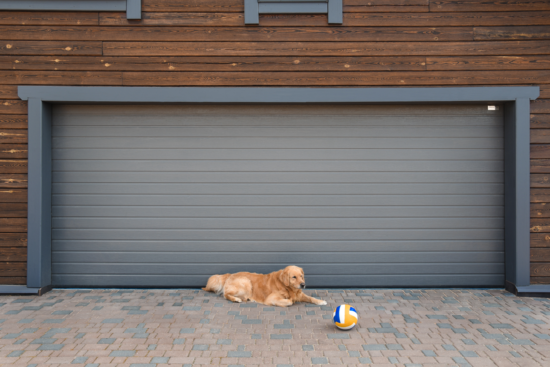 Скидка 5% на готовые секционные ворота Trend