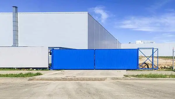 Откатные ворота «АЛЮТЕХ» установлены на автомобильном заводе HAVAL