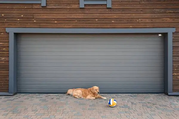 Скидка 5% на готовые секционные ворота Trend